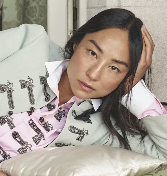 &#x397; Greta Lee &#x3B5;&#x3AF;&#x3BD;&#x3B1;&#x3B9; &#x3B7; &#x3BD;&#x3AD;&#x3B1; ambassador &#x3C4;&#x3BF;&#x3C5; &#x3BF;&#x3AF;&#x3BA;&#x3BF;&#x3C5; Dior