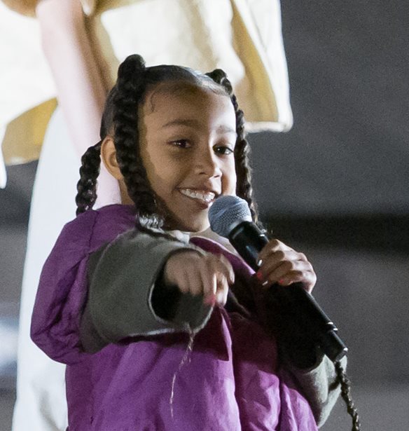 &#x397; North West &#x3BA;&#x3BB;&#x3B7;&#x3C1;&#x3BF;&#x3BD;&#x3CC;&#x3BC;&#x3B7;&#x3C3;&#x3B5; &#x3C4;&#x3BF; &#x3C4;&#x3B1;&#x3BB;&#x3AD;&#x3BD;&#x3C4;&#x3BF; &#x3C4;&#x3BF;&#x3C5; &#x3C0;&#x3B1;&#x3C4;&#x3AD;&#x3C1;&#x3B1; &#x3C4;&#x3B7;&#x3C2;, Kanye West, &#x3C3;&#x3C4;&#x3BF; &#x3C4;&#x3C1;&#x3B1;&#x3B3;&#x3BF;&#x3CD;&#x3B4;&#x3B9;