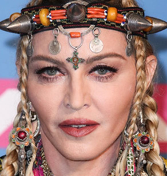 &#x397; Madonna &#x3C0;&#x3BF;&#x3B6;&#x3AC;&#x3C1;&#x3B5;&#x3B9; &#x3B7;&#x3BC;&#x3AF;&#x3B3;&#x3C5;&#x3BC;&#x3BD;&#x3B7; &#x3C3;&#x3C4;&#x3BF; &#x3BA;&#x3C1;&#x3B5;&#x3B2;&#x3AC;&#x3C4;&#x3B9; &#x3BA;&#x3B1;&#x3B9; &#x3C4;&#x3B5;&#x3C3;&#x3C4;&#x3AC;&#x3C1;&#x3B5;&#x3B9; &#x3C4;&#x3B1; &#x3CC;&#x3C1;&#x3B9;&#x3B1; &#x3C4;&#x3BF;&#x3C5; Instagram
