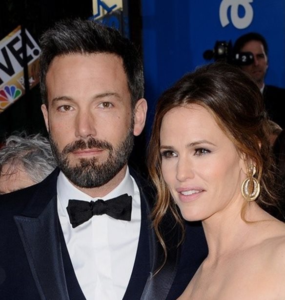 Jennifer Garner | &#x393;&#x3B9;&#x3B1;&#x3C4;&#x3AF; &#x3B7; &#x3C0;&#x3C1;&#x3CE;&#x3B7;&#x3BD; &#x3C3;&#x3CD;&#x3B6;&#x3C5;&#x3B3;&#x3BF;&#x3C2; &#x3C4;&#x3BF;&#x3C5; Ben Affleck &#x3B4;&#x3B5;&#x3BD; &#x3C0;&#x3B1;&#x3C1;&#x3B1;&#x3B2;&#x3C1;&#x3AD;&#x3B8;&#x3B7;&#x3BA;&#x3B5; &#x3C3;&#x3C4;&#x3BF;&#x3BD; &#x3B3;&#x3AC;&#x3BC;&#x3BF; &#x3C4;&#x3BF;&#x3C5; &#x3BC;&#x3B5; &#x3C4;&#x3B7; Jennifer Lopez