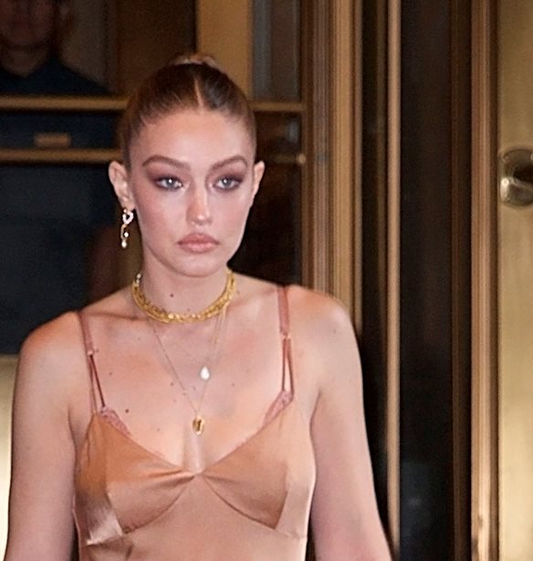 Gigi Hadid | &#x397; &#x3B1;&#x3C3;&#x3BF;&#x3C1;&#x3C4;&#x3AF; &#x3B5;&#x3BC;&#x3C6;&#x3AC;&#x3BD;&#x3B9;&#x3C3;&#x3B7; &#x3BC;&#x3B5; &#x3C4;&#x3B7;&#x3BD; &#x3BA;&#x3CC;&#x3C1;&#x3B7; &#x3C4;&#x3B7;&#x3C2; &#x3C3;&#x3C4;&#x3B7;&#x3BD; &#x3C0;&#x3B1;&#x3C1;&#x3B1;&#x3BB;&#x3AF;&#x3B1;