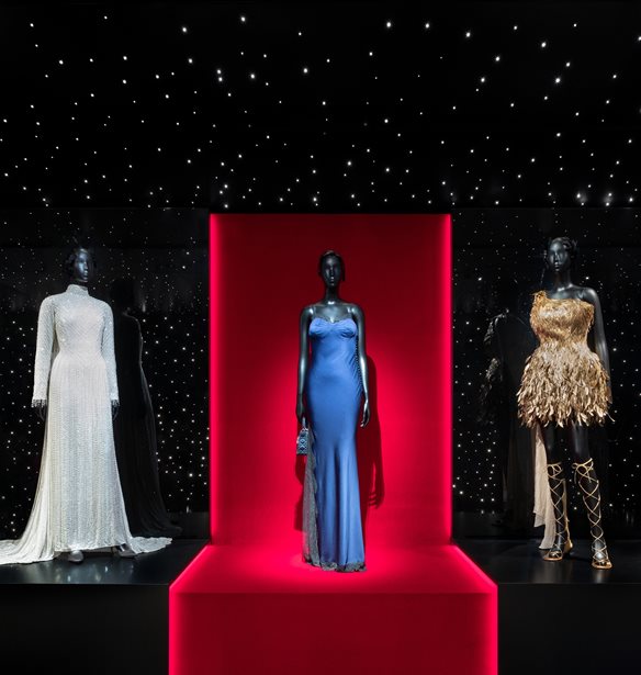 &#x3A4;&#x3B1; outfits &#x3C4;&#x3C9;&#x3BD; Celine Dion, Lady Gaga &#x3BA;&#x3B1;&#x3B9; Aya Nakamura &#x3B1;&#x3C0;&#x3CC; &#x3C4;&#x3B7;&#x3BD; &#x3C4;&#x3B5;&#x3BB;&#x3B5;&#x3C4;&#x3AE; &#x3AD;&#x3BD;&#x3B1;&#x3C1;&#x3BE;&#x3B7;&#x3C2; &#x3C0;&#x3C1;&#x3C9;&#x3C4;&#x3B1;&#x3B3;&#x3C9;&#x3BD;&#x3B9;&#x3C3;&#x3C4;&#x3BF;&#x3CD;&#x3BD; &#x3C3;&#x3C4;&#x3B7; &#x3BD;&#x3AD;&#x3B1; &#x3AD;&#x3BA;&#x3B8;&#x3B5;&#x3C3;&#x3B7; &#x3C4;&#x3B7;&#x3C2; La Galerie Dior