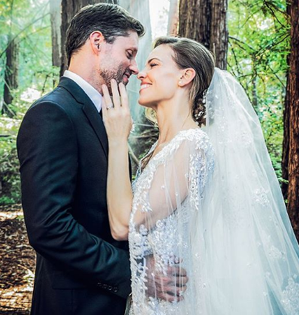 &#x3A4;&#x3BF; &#x3B5;&#x3BD;&#x3C4;&#x3C5;&#x3C0;&#x3C9;&#x3C3;&#x3B9;&#x3B1;&#x3BA;&#x3CC; &#x3BD;&#x3C5;&#x3C6;&#x3B9;&#x3BA;&#x3CC; &#x3C4;&#x3B7;&#x3C2; Hilary Swank