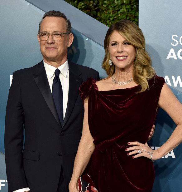 &#x39F; Tom Hanks &#x3BA;&#x3B1;&#x3B9; &#x3B7; Rita Wilson &#x3AD;&#x3C6;&#x3C4;&#x3B1;&#x3C3;&#x3B1;&#x3BD; &#x3C3;&#x3C4;&#x3B7;&#x3BD; &#x3A0;&#x3AC;&#x3C1;&#x3BF; &#x3BB;&#x3AF;&#x3B3;&#x3B5;&#x3C2; &#x3BC;&#x3AD;&#x3C1;&#x3B5;&#x3C2; &#x3BC;&#x3B5;&#x3C4;&#x3AC; &#x3C4;&#x3B1; 64&#x3B1; &#x3B3;&#x3B5;&#x3BD;&#x3AD;&#x3B8;&#x3BB;&#x3B9;&#x3B1; &#x3C4;&#x3BF;&#x3C5; &#x3B7;&#x3B8;&#x3BF;&#x3C0;&#x3BF;&#x3B9;&#x3BF;&#x3CD;