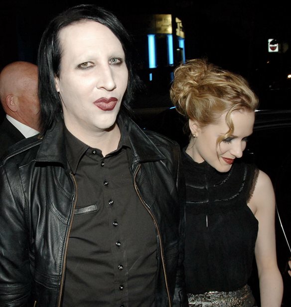 Marilyn Manson | &#x388;&#x3BA;&#x3B1;&#x3BD;&#x3B5; &#x3BC;&#x3AE;&#x3BD;&#x3C5;&#x3C3;&#x3B7; &#x3B3;&#x3B9;&#x3B1; &#x3C3;&#x3C5;&#x3BA;&#x3BF;&#x3C6;&#x3B1;&#x3BD;&#x3C4;&#x3B9;&#x3BA;&#x3AE; &#x3B4;&#x3C5;&#x3C3;&#x3C6;&#x3AE;&#x3BC;&#x3B9;&#x3C3;&#x3B7; &#x3C3;&#x3C4;&#x3B7;&#x3BD; Evan Rachel Wood