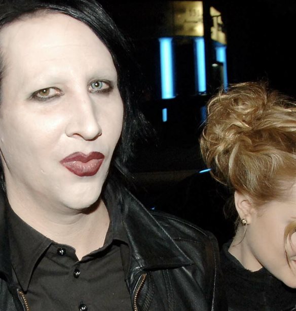 &#x397; Evan Rachel Wood &#x3AD;&#x3B4;&#x3C9;&#x3C3;&#x3B5; &#x3C4;&#x3B7;&#x3BD; &#x3BA;&#x3B7;&#x3B4;&#x3B5;&#x3BC;&#x3BF;&#x3BD;&#x3AF;&#x3B1; &#x3C4;&#x3BF;&#x3C5; &#x3B3;&#x3B9;&#x3BF;&#x3C5; &#x3C4;&#x3B7;&#x3C2; &#x3C3;&#x3C4;&#x3BF;&#x3BD; &#x3C0;&#x3C1;&#x3CE;&#x3B7;&#x3BD; &#x3C4;&#x3B7;&#x3C2; &#x3B3;&#x3B9;&#x3B1; &#x3BD;&#x3B1; &#x3C4;&#x3BF;&#x3BD; &#x3C0;&#x3C1;&#x3BF;&#x3C3;&#x3C4;&#x3B1;&#x3C4;&#x3B5;&#x3CD;&#x3C3;&#x3B5;&#x3B9; &#x3B1;&#x3C0;&#x3CC; &#x3C4;&#x3BF;&#x3BD; Marilyn Manson