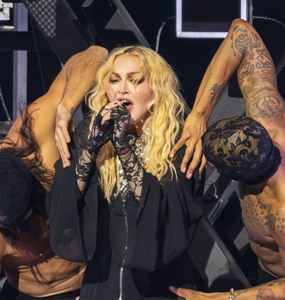 Madonna: &quot;&#x389;&#x3BC;&#x3BF;&#x3C5;&#x3BD; &#x3C3;&#x3B5; &#x3C4;&#x3B5;&#x3C7;&#x3BD;&#x3B7;&#x3C4;&#x3CC; &#x3BA;&#x3CE;&#x3BC;&#x3B1; &#x3B3;&#x3B9;&#x3B1; 48 &#x3CE;&#x3C1;&#x3B5;&#x3C2;&quot;