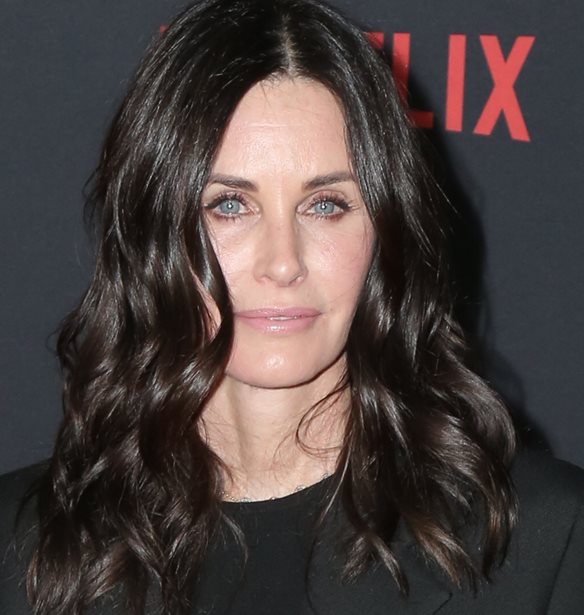 Courteney Cox | &#x393;&#x3B9;&#x3B1;&#x3C4;&#x3AF; &#x3BF;&#x3B9; &#x3C5;&#x3C0;&#x3BF;&#x3C8;&#x3B7;&#x3C6;&#x3B9;&#x3CC;&#x3C4;&#x3B7;&#x3C4;&#x3B5;&#x3C2; &#x3C4;&#x3C9;&#x3BD; &#x3C6;&#x3B5;&#x3C4;&#x3B9;&#x3BD;&#x3CE;&#x3BD; Emmy &#x3B5;&#x3AF;&#x3BD;&#x3B1;&#x3B9; &#x3BC;&#x3B9;&#x3B1; &#x3B4;&#x3B9;&#x3BA;&#x3B1;&#x3AF;&#x3C9;&#x3C3;&#x3B7; &#x3B3;&#x3B9;&#x3B1; &#x3C4;&#x3B7; &quot;Monica&quot;