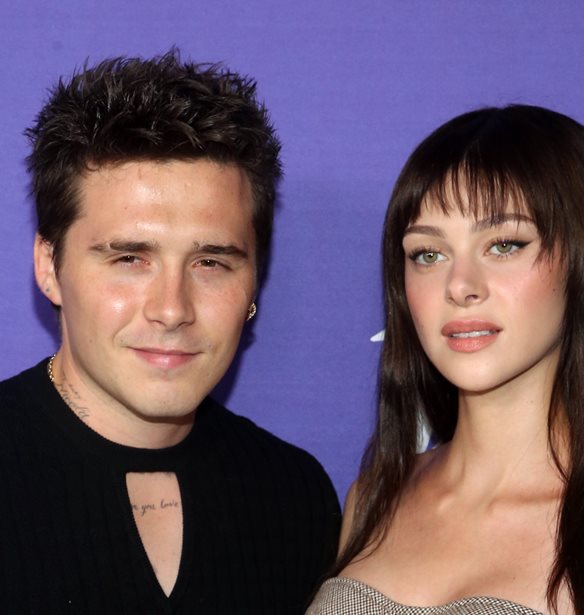 Nicola Peltz | &#x391;&#x3C0;&#x3BF;&#x3BA;&#x3AC;&#x3BB;&#x3C5;&#x3C8;&#x3B5; &#x3C0;&#x3BF;&#x3B9;&#x3B1; &#x3B5;&#x3AF;&#x3BD;&#x3B1;&#x3B9; &#x3B7; &#x3C3;&#x3C7;&#x3AD;&#x3C3;&#x3B7; &#x3C4;&#x3B7;&#x3C2; &#x3BC;&#x3B5; &#x3C4;&#x3B7;&#x3BD; &#x3C0;&#x3B5;&#x3B8;&#x3B5;&#x3C1;&#x3AC; &#x3C4;&#x3B7;&#x3C2;, Victoria Beckham