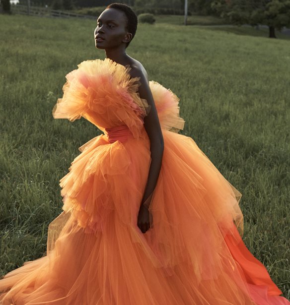 &#x388;&#x3BD;&#x3B1; &#x3BC;&#x3AF;&#x3BD;&#x3B9; &#x3BD;&#x3C4;&#x3BF;&#x3BA;&#x3B9;&#x3BC;&#x3B1;&#x3BD;&#x3C4;&#x3AD;&#x3C1; &#x3B1;&#x3C0;&#x3CC; &#x3C4;&#x3BF;&#x3BD; &#x3BF;&#x3AF;&#x3BA;&#x3BF; Carolina Herrera &#x3C0;&#x3C1;&#x3BF;&#x3B2;&#x3AC;&#x3BB;&#x3BB;&#x3B5;&#x3C4;&#x3B1;&#x3B9; &#x3C3;&#x3C4;&#x3BF; &#x3C0;&#x3BB;&#x3B1;&#x3AF;&#x3C3;&#x3B9;&#x3BF; &#x3C4;&#x3B7;&#x3C2; &#x395;&#x3B2;&#x3B4;&#x3BF;&#x3BC;&#x3AC;&#x3B4;&#x3B1;&#x3C2; &#x39C;&#x3CC;&#x3B4;&#x3B1;&#x3C2; &#x3C4;&#x3B7;&#x3C2; &#x39D;&#x3AD;&#x3B1;&#x3C2; &#x3A5;&#x3CC;&#x3C1;&#x3BA;&#x3B7;&#x3C2;