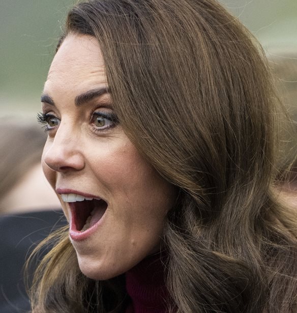 &#x397; Kate Middleton &#x3AD;&#x3C3;&#x3C0;&#x3B1;&#x3C3;&#x3B5; &#x3C4;&#x3BF; &#x3C0;&#x3C1;&#x3C9;&#x3C4;&#x3CC;&#x3BA;&#x3BF;&#x3BB;&#x3BB;&#x3BF; &#x3CC;&#x3C4;&#x3B1;&#x3BD; &#x3B5;&#x3BD;&#x3C4;&#x3CC;&#x3C0;&#x3B9;&#x3C3;&#x3B5; &#x3C3;&#x3C4;&#x3BF; &#x3C0;&#x3BB;&#x3AE;&#x3B8;&#x3BF;&#x3C2; &#x3C4;&#x3BF;&#x3BD; &#x3C0;&#x3B1;&#x3BB;&#x3B9;&#x3CC; &#x3C4;&#x3B7;&#x3C2; &#x3B4;&#x3AC;&#x3C3;&#x3BA;&#x3B1;&#x3BB;&#x3BF;