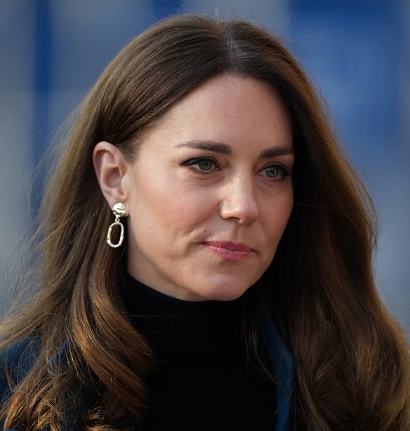 Kate Middleton | &#x393;&#x3B9;&#x3B1;&#x3C4;&#x3AF; &#x3B4;&#x3B5;&#x3BD; &#x3C4;&#x3B1;&#x3BE;&#x3AF;&#x3B4;&#x3B5;&#x3C8;&#x3B5; &#x3C3;&#x3C4;&#x3BF; Balmoral &#x3BC;&#x3B1;&#x3B6;&#x3AF; &#x3BC;&#x3B5; &#x3C4;&#x3B7;&#x3BD; &#x3C5;&#x3C0;&#x3CC;&#x3BB;&#x3BF;&#x3B9;&#x3C0;&#x3B7; &#x3B2;&#x3B1;&#x3C3;&#x3B9;&#x3BB;&#x3B9;&#x3BA;&#x3AE; &#x3BF;&#x3B9;&#x3BA;&#x3BF;&#x3B3;&#x3AD;&#x3BD;&#x3B5;&#x3B9;&#x3B1;;