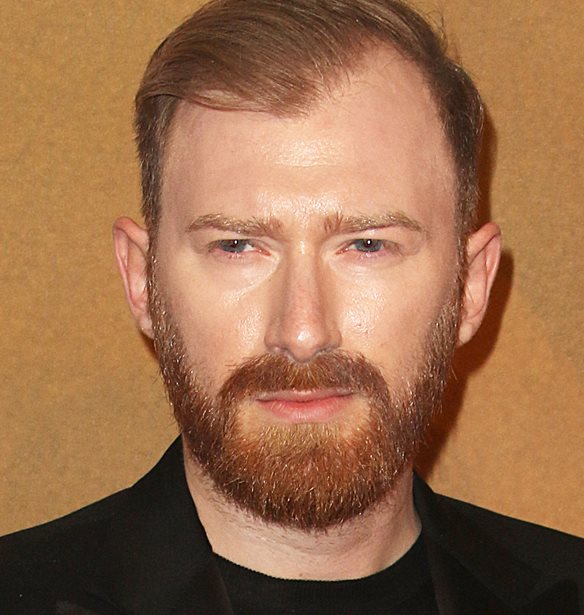 Vetements | O Guram Gvasalia &#x3C0;&#x3B1;&#x3AF;&#x3C1;&#x3BD;&#x3B5;&#x3B9; &#x3C4;&#x3B7; &#x3B8;&#x3AD;&#x3C3;&#x3B7; &#x3C4;&#x3BF;&#x3C5; Demna Gvasalia &#x3C9;&#x3C2; creative director