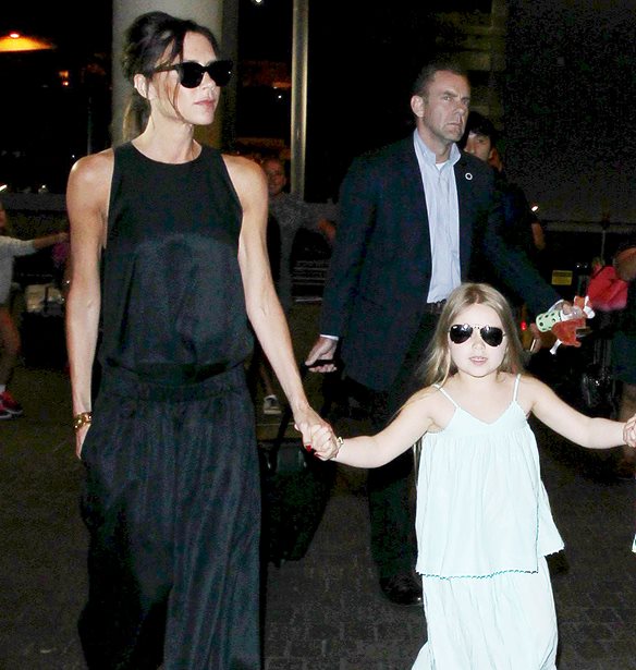 &#x397; &#x3BC;&#x3B9;&#x3BA;&#x3C1;&#x3AE; Harper Beckham &#x3AD;&#x3B3;&#x3B9;&#x3BD;&#x3B5; &#x3C3;&#x3C7;&#x3B5;&#x3B4;&#x3B9;&#x3AC;&#x3C3;&#x3C4;&#x3C1;&#x3B9;&#x3B1; &#x3BC;&#x3CC;&#x3B4;&#x3B1;&#x3C2;