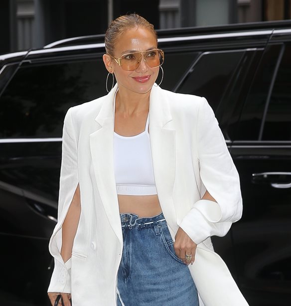 &#x397; Jennifer Lopez &#x3B5;&#x3BC;&#x3C6;&#x3B1;&#x3BD;&#x3AF;&#x3C3;&#x3C4;&#x3B7;&#x3BA;&#x3B5; &#x3C3;&#x3C4;&#x3BF; after party &#x3C4;&#x3C9;&#x3BD; Grammys &#x3BC;&#x3B5; &#x3B4;&#x3B7;&#x3BC;&#x3B9;&#x3BF;&#x3C5;&#x3C1;&#x3B3;&#x3AF;&#x3B1; &#x3B5;&#x3BB;&#x3BB;&#x3B7;&#x3BD;&#x3B9;&#x3BA;&#x3BF;&#x3CD; brand