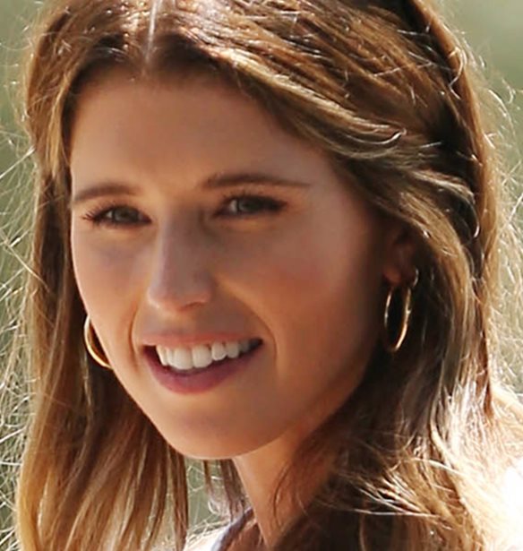 &#x397; Katherine Schwarzenegger &#x3B1;&#x3C0;&#x3BF;&#x3B4;&#x3BF;&#x3BA;&#x3AF;&#x3BC;&#x3B1;&#x3C3;&#x3B5; &#x3C4;&#x3B9;&#x3C2; &#x3B5;&#x3BC;&#x3C6;&#x3B1;&#x3BD;&#x3AF;&#x3C3;&#x3B5;&#x3B9;&#x3C2; &#x3C4;&#x3BF;&#x3C5; Met Gala 2024