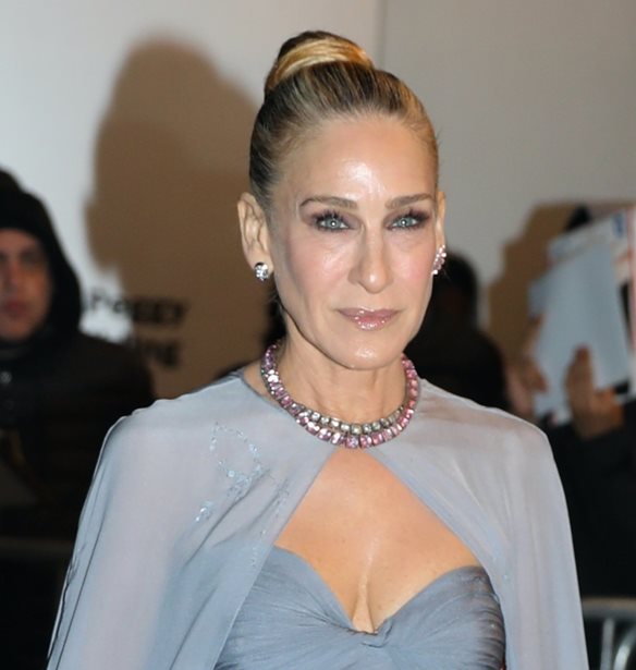 And Just Like That... &#x395;&#x3C1;&#x3C9;&#x3C4;&#x3B5;&#x3C5;&#x3C4;&#x3AE;&#x3BA;&#x3B1;&#x3BC;&#x3B5; &#x3C4;&#x3BF; beauty look &#x3C4;&#x3B7;&#x3C2; Sarah Jessica Parker &#x3C3;&#x3C4;&#x3B7;&#x3BD; &#x3C0;&#x3C1;&#x3B5;&#x3BC;&#x3B9;&#x3AD;&#x3C1;&#x3B1; &#x3C4;&#x3BF;&#x3C5; SATC revival