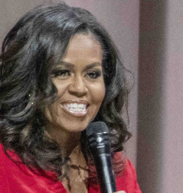 Michelle Obama | &#x391;&#x3BD;&#x3B1;&#x3BA;&#x3BF;&#x3AF;&#x3BD;&#x3C9;&#x3C3;&#x3B5; &#x3C4;&#x3B7;&#x3BD; &#x3BA;&#x3C5;&#x3BA;&#x3BB;&#x3BF;&#x3C6;&#x3BF;&#x3C1;&#x3AF;&#x3B1; &#x3C4;&#x3BF;&#x3C5; &#x3B4;&#x3B5;&#x3CD;&#x3C4;&#x3B5;&#x3C1;&#x3BF;&#x3C5; &#x3B2;&#x3B9;&#x3B2;&#x3BB;&#x3AF;&#x3BF;&#x3C5; &#x3C4;&#x3B7;&#x3C2;, &#x3CD;&#x3C3;&#x3C4;&#x3B5;&#x3C1;&#x3B1; &#x3B1;&#x3C0;&#x3CC; &#x3C4;&#x3B7;&#x3BD; &#x3C0;&#x3B1;&#x3B3;&#x3BA;&#x3CC;&#x3C3;&#x3BC;&#x3B9;&#x3B1; &#x3B5;&#x3C0;&#x3B9;&#x3C4;&#x3C5;&#x3C7;&#x3AF;&#x3B1; &#x3C4;&#x3BF;&#x3C5; &#x3C0;&#x3C1;&#x3CE;&#x3C4;&#x3BF;&#x3C5;