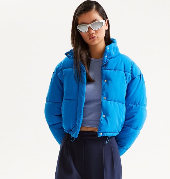 &#x397; Bershka &#x3C0;&#x3B1;&#x3C1;&#x3BF;&#x3C5;&#x3C3;&#x3B9;&#x3AC;&#x3B6;&#x3B5;&#x3B9; &#x3C4;&#x3BF; DAD FIT, &#x3C4;&#x3BF; &#x3C0;&#x3B9;&#x3BF; &#x3B5;&#x3C5;&#x3BA;&#x3BF;&#x3BB;&#x3BF;&#x3C6;&#x3CC;&#x3C1;&#x3B5;&#x3C4;&#x3BF; &#x3C0;&#x3B1;&#x3BD;&#x3C4;&#x3B5;&#x3BB;&#x3CC;&#x3BD;&#x3B9; &#x3C4;&#x3B7;&#x3C2; &#x3C3;&#x3B5;&#x3B6;&#x3CC;&#x3BD;!