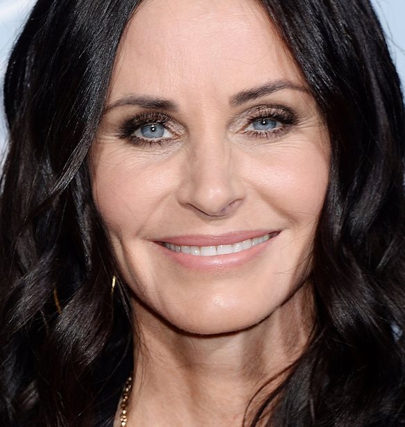 Courteney Cox | &#x39D;&#x3B9;&#x3CE;&#x3B8;&#x3B5;&#x3B9; &#x3B1;&#x3BA;&#x3CC;&#x3BC;&#x3B1; &#x3C4;&#x3B7;&#x3BD; &#x3C0;&#x3B1;&#x3C1;&#x3BF;&#x3C5;&#x3C3;&#x3AF;&#x3B1; &#x3C4;&#x3BF;&#x3C5; Matthew Perry &#x3C3;&#x3C4;&#x3B7; &#x3B6;&#x3C9;&#x3AE; &#x3C4;&#x3B7;&#x3C2;