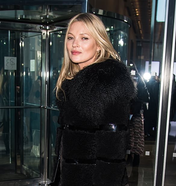 &#x397; Kate Moss &#x3B3;&#x3B9;&#x3CC;&#x3C1;&#x3C4;&#x3B1;&#x3C3;&#x3B5; &#x3C4;&#x3B1; &#x3B3;&#x3B5;&#x3BD;&#x3AD;&#x3B8;&#x3BB;&#x3B9;&#x3AC; &#x3C4;&#x3B7;&#x3C2; &#x3C3;&#x3C4;&#x3BF; &#x3A0;&#x3B1;&#x3C1;&#x3AF;&#x3C3;&#x3B9;