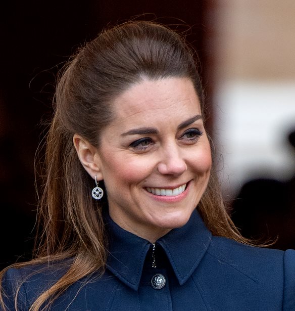 &#x397; Kate Middleton &#x3BC;&#x3B5; &#x3C4;&#x3BF; &#x3C0;&#x3B9;&#x3BF; &#x3BA;&#x3BF;&#x3BC;&#x3C8;&#x3CC; militaire look