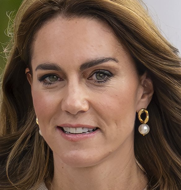 Kate Middleton | &#x3A0;&#x3AE;&#x3C1;&#x3B5; &#x3B5;&#x3BE;&#x3B9;&#x3C4;&#x3AE;&#x3C1;&#x3B9;&#x3BF; &#x3B1;&#x3C0;&#x3CC; &#x3C4;&#x3BF; &#x3BD;&#x3BF;&#x3C3;&#x3BF;&#x3BA;&#x3BF;&#x3BC;&#x3B5;&#x3AF;&#x3BF; - &#x397; &#x3B1;&#x3BD;&#x3B1;&#x3BA;&#x3BF;&#x3AF;&#x3BD;&#x3C9;&#x3C3;&#x3B7; &#x3B1;&#x3C0;&#x3CC; &#x3C4;&#x3BF; &#x3A0;&#x3B1;&#x3BB;&#x3AC;&#x3C4;&#x3B9;