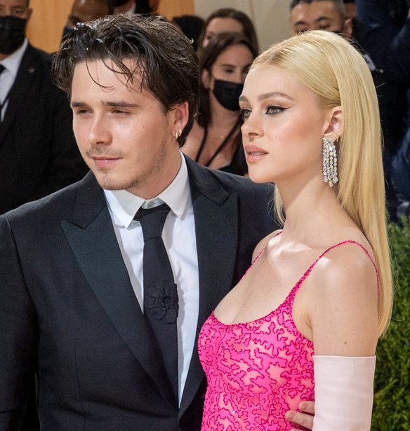 Nicola Peltz | &quot;O Brooklyn &#x3B4;&#x3AD;&#x3C7;&#x3C4;&#x3B7;&#x3BA;&#x3B5; &#x3BC;&#x3B5;&#x3B3;&#x3AC;&#x3BB;&#x3B7; &#x3C0;&#x3AF;&#x3B5;&#x3C3;&#x3B7; &#x3BD;&#x3B1; &#x3AD;&#x3C7;&#x3B5;&#x3B9; &#x3BC;&#x3B9;&#x3B1; &#x3C0;&#x3B5;&#x3C4;&#x3C5;&#x3C7;&#x3B7;&#x3BC;&#x3AD;&#x3BD;&#x3B7; &#x3BA;&#x3B1;&#x3C1;&#x3B9;&#x3AD;&#x3C1;&#x3B1;&quot;