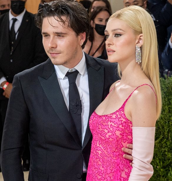 Brooklyn Beckham &#x2013; Nicola Peltz | &#x39F;&#x3B9; &#x3BB;&#x3B5;&#x3C0;&#x3C4;&#x3BF;&#x3BC;&#x3AD;&#x3C1;&#x3B5;&#x3B9;&#x3B5;&#x3C2; &#x3B3;&#x3B9;&#x3B1; &#x3C4;&#x3BF;&#x3BD; &#x395;&#x3B2;&#x3C1;&#x3B1;&#x3B9;&#x3BA;&#x3CC; &#x3B3;&#x3AC;&#x3BC;&#x3BF; &#x3C4;&#x3BF;&#x3C5;&#x3C2; &#x3BA;&#x3B1;&#x3B9; &#x3B7; &#x3B1;&#x3C0;&#x3B1;&#x3AF;&#x3C4;&#x3B7;&#x3C3;&#x3B7; &#x3C4;&#x3BF;&#x3C5; &#x3B3;&#x3B1;&#x3BC;&#x3C0;&#x3C1;&#x3BF;&#x3CD;