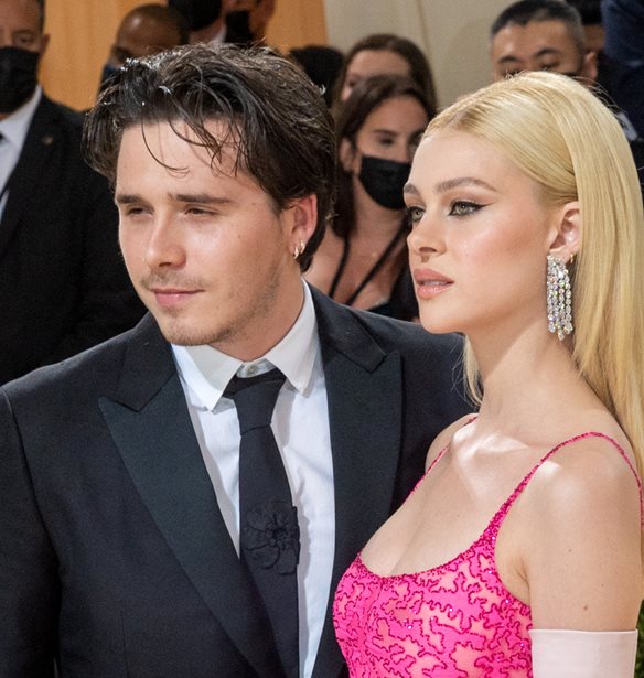 Nicola Peltz | &#x397; &#x3B1;&#x3BD;&#x3AC;&#x3C1;&#x3C4;&#x3B7;&#x3C3;&#x3B7; &#x3B3;&#x3B9;&#x3B1; &#x3C4;&#x3B7; &#x3B8;&#x3B5;&#x3C1;&#x3B1;&#x3C0;&#x3B5;&#x3AF;&#x3B1; &#x3BF;&#x3BC;&#x3BF;&#x3C1;&#x3C6;&#x3B9;&#x3AC;&#x3C2; &#x3C0;&#x3BF;&#x3C5; &#x3AD;&#x3BA;&#x3B1;&#x3BD;&#x3B5; &#x3BB;&#x3AF;&#x3B3;&#x3BF; &#x3C0;&#x3C1;&#x3B9;&#x3BD; &#x3C4;&#x3BF;&#x3BD; &#x3B3;&#x3AC;&#x3BC;&#x3BF; &#x3C4;&#x3B7;&#x3C2; &#x3BC;&#x3B5; &#x3C4;&#x3BF;&#x3BD; Brooklyn Beckham