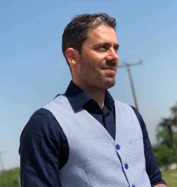 Pop archaeology: &#x39F; Ted Papakostas &#x3C6;&#x3AD;&#x3C1;&#x3BD;&#x3B5;&#x3B9; &#x3C4;&#x3B7;&#x3BD; &#x3B1;&#x3C1;&#x3C7;&#x3B1;&#x3B9;&#x3CC;&#x3C4;&#x3B7;&#x3C4;&#x3B1; &#x3C3;&#x3C4;&#x3BF; Instagram &#x3BA;&#x3B1;&#x3B9; &#x3BC;&#x3AC;&#x3C2; &#x3C0;&#x3C1;&#x3BF;&#x3C3;&#x3BA;&#x3B1;&#x3BB;&#x3B5;&#x3AF; &#x3BD;&#x3B1; &#x3C4;&#x3B7; &#x3B3;&#x3BD;&#x3C9;&#x3C1;&#x3AF;&#x3C3;&#x3BF;&#x3C5;&#x3BC;&#x3B5;