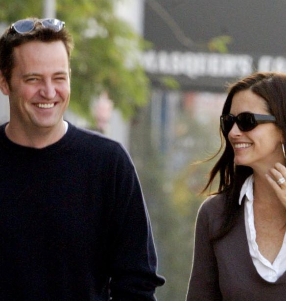 &#x397; Courteney Cox &#x3BA;&#x3B1;&#x3B9; &#x3BF; Matthew Perry &#x3B5;&#x3AF;&#x3BD;&#x3B1;&#x3B9; &#x3BA;&#x3AC;&#x3C4;&#x3B9; &#x3C0;&#x3B1;&#x3C1;&#x3B1;&#x3C0;&#x3AC;&#x3BD;&#x3C9; &#x3B1;&#x3C0;&#x3CC; &#x3C6;&#x3AF;&#x3BB;&#x3BF;&#x3B9;