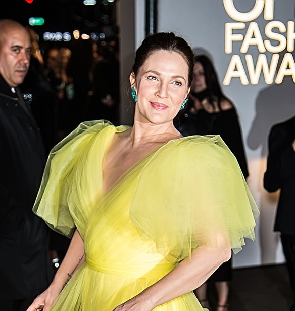 Drew Barrymore | &#x397; &#x3B1;&#x3C0;&#x3BF;&#x3BA;&#x3AC;&#x3BB;&#x3C5;&#x3C8;&#x3B7; &#x3B3;&#x3B9;&#x3B1; &#x3C4;&#x3B7; &#x3C3;&#x3B5;&#x3BE;&#x3BF;&#x3C5;&#x3B1;&#x3BB;&#x3B9;&#x3BA;&#x3AE; &#x3C4;&#x3B7;&#x3C2; &#x3B6;&#x3C9;&#x3AE; &#x3C0;&#x3BF;&#x3C5; &#x3BA;&#x3B1;&#x3BD;&#x3B5;&#x3AF;&#x3C2; &#x3B4;&#x3B5;&#x3BD; &#x3C0;&#x3B5;&#x3C1;&#x3AF;&#x3BC;&#x3B5;&#x3BD;&#x3B5;