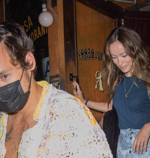 Harry Styles - Olivia Wilde | &#x3A7;&#x3CE;&#x3C1;&#x3B9;&#x3C3;&#x3B1;&#x3BD; &#x3BC;&#x3B5;&#x3C4;&#x3AC; &#x3B1;&#x3C0;&#x3CC; 2 &#x3C7;&#x3C1;&#x3CC;&#x3BD;&#x3B9;&#x3B1; &#x3C3;&#x3C7;&#x3AD;&#x3C3;&#x3B7;&#x3C2;