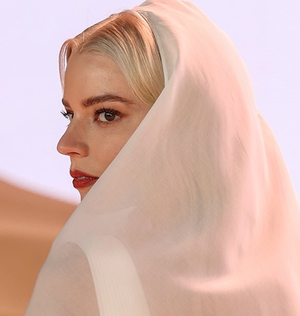 Anya Taylor-Joy | &#x397; &#x3B5;&#x3BC;&#x3C6;&#x3AC;&#x3BD;&#x3B9;&#x3C3;&#x3B7; &#x3AD;&#x3BA;&#x3C0;&#x3BB;&#x3B7;&#x3BE;&#x3B7; &#x3C0;&#x3BF;&#x3C5; &#x3B5;&#x3C0;&#x3B9;&#x3B2;&#x3B5;&#x3B2;&#x3B1;&#x3AF;&#x3C9;&#x3C3;&#x3B5; &#x3C4;&#x3B9;&#x3C2; &#x3C6;&#x3AE;&#x3BC;&#x3B5;&#x3C2;