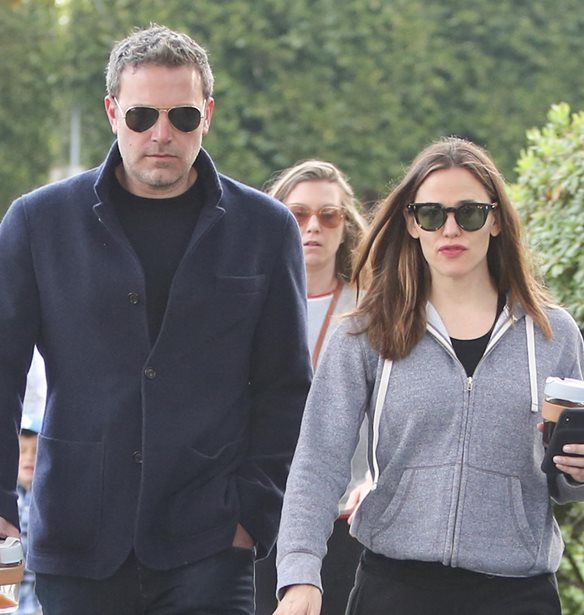 Jennifer Garner &#x3BA;&#x3B1;&#x3B9; Ben Affleck &#x3AD;&#x3BA;&#x3B1;&#x3BD;&#x3B1;&#x3BD; &#x3A0;&#x3AC;&#x3C3;&#x3C7;&#x3B1; &#x3BC;&#x3B1;&#x3B6;&#x3AF; | &#x397; &#x3B1;&#x3C0;&#x3BF;&#x3BA;&#x3AC;&#x3BB;&#x3C5;&#x3C8;&#x3B7; &#x3B3;&#x3B9;&#x3B1; &#x3C4;&#x3BF; &#x3C0;&#x3C1;&#x3CE;&#x3B7;&#x3BD; &#x3B6;&#x3B5;&#x3C5;&#x3B3;&#x3AC;&#x3C1;&#x3B9;
