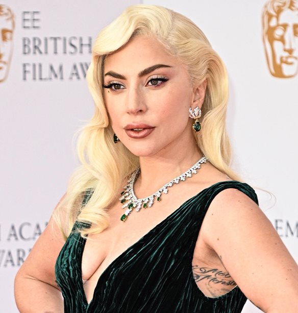 Lady Gaga | &#x395;&#x3C0;&#x3B9;&#x3B2;&#x3B5;&#x3B2;&#x3B1;&#x3AF;&#x3C9;&#x3C3;&#x3B5; &#x3CC;&#x3C4;&#x3B9; &#x3B8;&#x3B1; &#x3C3;&#x3C5;&#x3BC;&#x3C0;&#x3C1;&#x3C9;&#x3C4;&#x3B1;&#x3B3;&#x3C9;&#x3BD;&#x3B9;&#x3C3;&#x3C4;&#x3B5;&#x3AF; &#x3C3;&#x3C4;&#x3BF; sequel &#x3C4;&#x3BF;&#x3C5; &#x27;The Joker&#x27; &#x3BC;&#x3B5; &#x3C4;&#x3BF;&#x3BD; Joaquin Phoenix