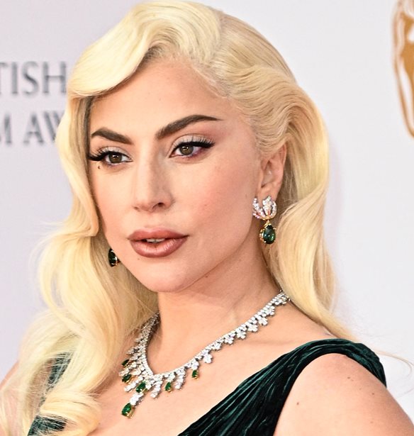 &#x397; Lady Gaga &#x3B1;&#x3BD;&#x3B1;&#x3C0;&#x3B1;&#x3C1;&#x3AE;&#x3B3;&#x3B1;&#x3B3;&#x3B5; &#x3C4;&#x3BF;&#x3BD; weird &#x3C7;&#x3BF;&#x3C1;&#x3CC; &#x3C4;&#x3B7;&#x3C2; &quot;Wednesday&quot; &#x3BA;&#x3B1;&#x3B9; &#x3AD;&#x3B3;&#x3B9;&#x3BD;&#x3B5; viral