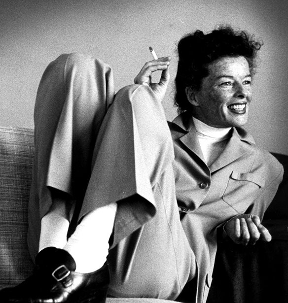 T&#x3BF; &#x3B4;&#x3B1;&#x3C7;&#x3C4;&#x3C5;&#x3BB;&#x3AF;&#x3B4;&#x3B9; &#x3B1;&#x3C1;&#x3C1;&#x3B1;&#x3B2;&#x3CE;&#x3BD;&#x3C9;&#x3BD; &#x3C4;&#x3BF;&#x3C5; Howard Hughes &#x3BC;&#x3B5; &#x3C4;&#x3B7;&#x3BD; &#x39A;atharine Hepburn &#x3B4;&#x3B7;&#x3BC;&#x3BF;&#x3C0;&#x3C1;&#x3B1;&#x3C4;&#x3AE;&#x3B8;&#x3B7;&#x3BA;&#x3B5; &#x3B3;&#x3B9;&#x3B1; 108.000 &#x3B4;&#x3BF;&#x3BB;&#x3AC;&#x3C1;&#x3B9;&#x3B1;