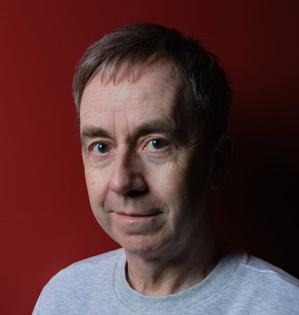 Dag Johan Haugerud | &#x39F; &#x3C3;&#x3BA;&#x3B7;&#x3BD;&#x3BF;&#x3B8;&#x3AD;&#x3C4;&#x3B7;&#x3C2; &#x3C4;&#x3B7;&#x3C2; &#x3C4;&#x3B1;&#x3B9;&#x3BD;&#x3AF;&#x3B1;&#x3C2; &#x3C0;&#x3BF;&#x3C5; &#x3B2;&#x3C1;&#x3B1;&#x3B2;&#x3B5;&#x3CD;&#x3C4;&#x3B7;&#x3BA;&#x3B5; &#x3BC;&#x3B5; &#x3C4;&#x3B7; &#x3A7;&#x3C1;&#x3C5;&#x3C3;&#x3AE; &#x386;&#x3C1;&#x3BA;&#x3C4;&#x3BF; &#x3C3;&#x3C4;&#x3BF; &#x3A6;&#x3B5;&#x3C3;&#x3C4;&#x3B9;&#x3B2;&#x3AC;&#x3BB; &#x392;&#x3B5;&#x3C1;&#x3BF;&#x3BB;&#x3AF;&#x3BD;&#x3BF;&#x3C5; &#x3BC;&#x3B9;&#x3BB;&#x3AC; &#x3C3;&#x3C4;&#x3B7; Madame Figaro