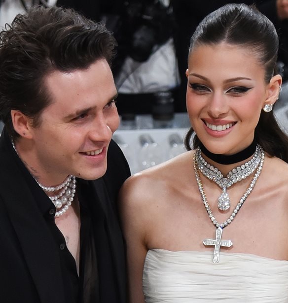 Nicola Peltz - Brooklyn Beckham | &#x392;&#x3C1;&#x3B1;&#x3B4;&#x3B9;&#x3BD;&#x3AE; &#x3AD;&#x3BE;&#x3BF;&#x3B4;&#x3BF;&#x3C2; &#x3C3;&#x3C4;&#x3BF; &#x3A0;&#x3B1;&#x3C1;&#x3AF;&#x3C3;&#x3B9; &#x3BC;&#x3B5; &#x3C6;&#x3AF;&#x3BB;&#x3BF;&#x3C5;&#x3C2; (&#x3C6;&#x3C9;&#x3C4;&#x3BF;&#x3B3;&#x3C1;&#x3B1;&#x3C6;&#x3AF;&#x3B5;&#x3C2;)