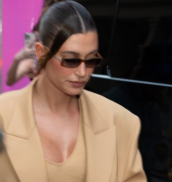 &#x3A4;&#x3C1;&#x3AF;&#x3B1; looks &#x3C4;&#x3B7;&#x3C2; Hailey Bieber &#x3C0;&#x3BF;&#x3C5; &#x3B1;&#x3C0;&#x3BF;&#x3B4;&#x3B5;&#x3B9;&#x3BA;&#x3BD;&#x3CD;&#x3BF;&#x3C5;&#x3BD; &#x3CC;&#x3C4;&#x3B9; &#x3BC;&#x3C0;&#x3BF;&#x3C1;&#x3B5;&#x3AF;&#x3C2; &#x3BD;&#x3B1; &#x3B5;&#x3AF;&#x3C3;&#x3B1;&#x3B9; glam &#x3BA;&#x3B1;&#x3B9; &#x3C3;&#x3AD;&#x3BE;&#x3B9; &#x3BA;&#x3B1;&#x3B9; &#x3C3;&#x3C4;&#x3B7;&#x3BD; &#x3B5;&#x3B3;&#x3BA;&#x3C5;&#x3BC;&#x3BF;&#x3C3;&#x3CD;&#x3BD;&#x3B7;