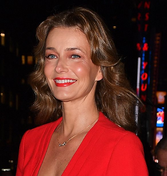 Paulina Porizkova  &#x3B3;&#x3B9;&#x3B1; &#x3C4;&#x3BF; &quot;And Just Like That&quot;: &quot;&#x3A0;&#x3B1;&#x3C1;&#x3B1;&#x3BA;&#x3BF;&#x3BB;&#x3BF;&#x3CD;&#x3B8;&#x3B7;&#x3C3;&#x3B1; &#x3C4;&#x3BF; &#x3BC;&#x3B5;&#x3B3;&#x3B1;&#x3BB;&#x3CD;&#x3C4;&#x3B5;&#x3C1;&#x3BF; &#x3BC;&#x3AD;&#x3C1;&#x3BF;&#x3C2; &#x3C4;&#x3B7;&#x3C2; &#x3C3;&#x3B5;&#x3B9;&#x3C1;&#x3AC;&#x3C2; &#x3BC;&#x3B5; &#x3B4;&#x3AC;&#x3BA;&#x3C1;&#x3C5;&#x3B1; &#x3C3;&#x3C4;&#x3B1; &#x3BC;&#x3AC;&#x3C4;&#x3B9;&#x3B1;&quot;