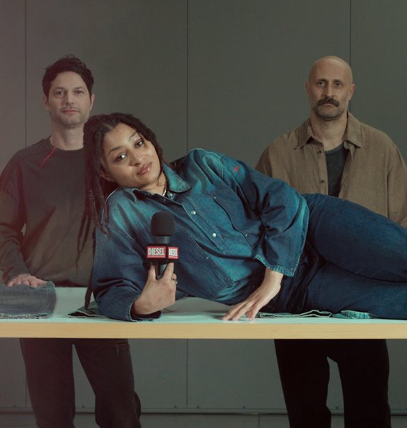 Diesel: Behind the Denim | &#x3A4;&#x3BF; &#x3BD;&#x3C4;&#x3BF;&#x3BA;&#x3B9;&#x3BC;&#x3B1;&#x3BD;&#x3C4;&#x3AD;&#x3C1; &#x3C0;&#x3BF;&#x3C5; &#x3B5;&#x3BE;&#x3B5;&#x3C1;&#x3B5;&#x3C5;&#x3BD;&#x3AC; &#x3C4;&#x3B7;&#x3BD; &#x3BA;&#x3C5;&#x3BA;&#x3BB;&#x3B9;&#x3BA;&#x3AE; &#x3BF;&#x3B9;&#x3BA;&#x3BF;&#x3BD;&#x3BF;&#x3BC;&#x3AF;&#x3B1; &#x3C4;&#x3BF;&#x3C5; denim