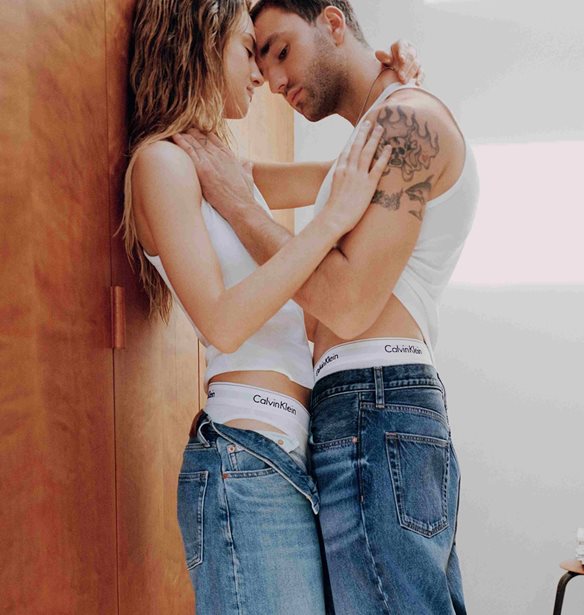 "Our Calvins" | Η Grace Van Patten και ο Jackson White πρωταγωνιστούν στη νέα καμπάνια της Calvin Klein για την Ημέρα του Αγίου Βαλεντίνου