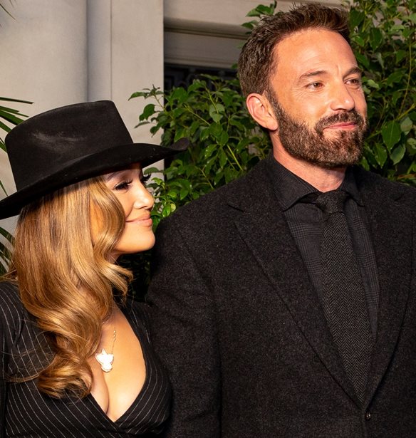 Jennifer Lopez | To &#x3B2;&#x3AF;&#x3BD;&#x3C4;&#x3B5;&#x3BF; &#x3BC;&#x3B5; &#x3C4;&#x3BF;&#x3BD; Ben Affleck &#x3C0;&#x3BF;&#x3C5; &#x3BC;&#x3BF;&#x3B9;&#x3C1;&#x3AC;&#x3C3;&#x3C4;&#x3B7;&#x3BA;&#x3B5; &#x3B3;&#x3B9;&#x3B1; &#x3C4;&#x3B1; 15&#x3B1; &#x3B3;&#x3B5;&#x3BD;&#x3AD;&#x3B8;&#x3BB;&#x3B9;&#x3B1; &#x3C4;&#x3C9;&#x3BD; &#x3B4;&#x3AF;&#x3B4;&#x3C5;&#x3BC;&#x3C9;&#x3BD; &#x3C0;&#x3B1;&#x3B9;&#x3B4;&#x3B9;&#x3CE;&#x3BD; &#x3C4;&#x3B7;&#x3C2;