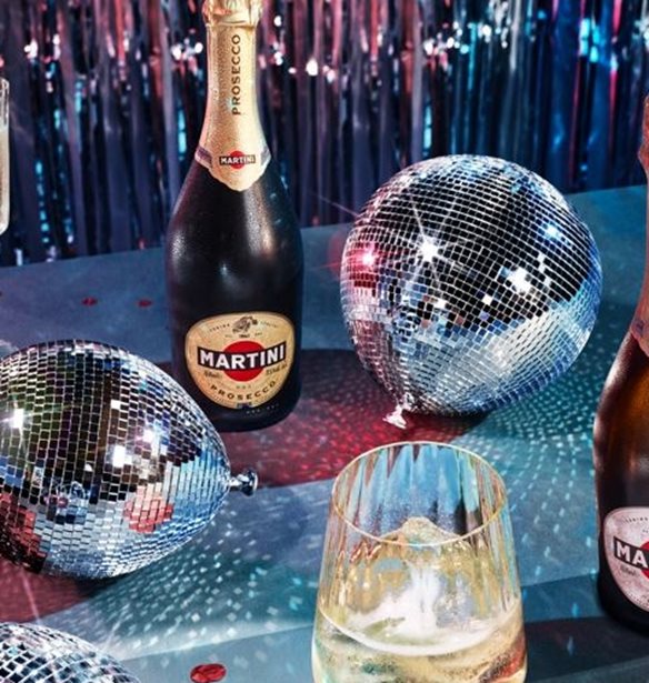 No Martini No Party! | &#x3A7;&#x3AC;&#x3C1;&#x3B9;&#x3C3;&#x3B5; &#x3B1;&#x3AD;&#x3C1;&#x3B1; &#x399;&#x3C4;&#x3B1;&#x3BB;&#x3AF;&#x3B1;&#x3C2; &#x3C3;&#x3C4;&#x3BF; &#x3C6;&#x3B5;&#x3C4;&#x3B9;&#x3BD;&#x3CC; &#x3C1;&#x3B5;&#x3B2;&#x3B5;&#x3B3;&#x3B9;&#x3CC;&#x3BD;, &#x3C4;&#x3C3;&#x3BF;&#x3C5;&#x3B3;&#x3BA;&#x3C1;&#x3AF;&#x3B6;&#x3BF;&#x3BD;&#x3C4;&#x3B1;&#x3C2; &#x3BC;&#x3B5; Martini Sparkling