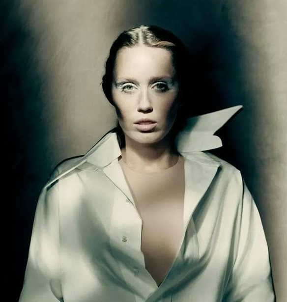Maison Margiela | &#x3A4;&#x3B9; &#x3C3;&#x3B7;&#x3BC;&#x3B1;&#x3C4;&#x3BF;&#x3B4;&#x3BF;&#x3C4;&#x3B5;&#x3AF; &#x3B7; &#x3B5;&#x3C0;&#x3B9;&#x3BB;&#x3BF;&#x3B3;&#x3AE; &#x3C4;&#x3B7;&#x3C2; Miley Cyrus &#x3C9;&#x3C2; &#x3C4;&#x3BF; &#x3C0;&#x3C1;&#x3CE;&#x3C4;&#x3BF; &#x3C0;&#x3C1;&#x3CC;&#x3C3;&#x3C9;&#x3C0;&#x3BF; &#x3BA;&#x3B1;&#x3BC;&#x3C0;&#x3AC;&#x3BD;&#x3B9;&#x3B1;&#x3C2; &#x3C4;&#x3BF;&#x3C5; &#x3BF;&#x3AF;&#x3BA;&#x3BF;&#x3C5;;