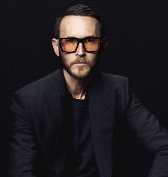 &#x395;&#x3BA;&#x3C4;&#x3CC;&#x3C2; Tom Ford &#x3BF; Peter Hawkings