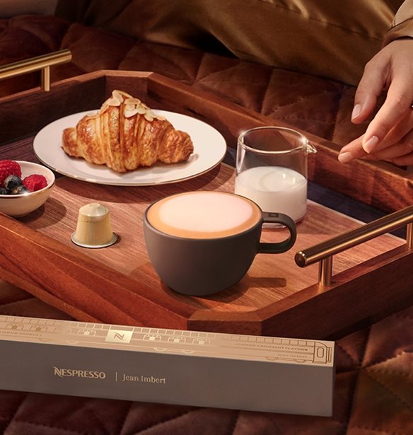 &#x397; Nespresso &#x3C6;&#x3AD;&#x3C1;&#x3BD;&#x3B5;&#x3B9; &#x3C4;&#x3B1; &#x3A7;&#x3C1;&#x3B9;&#x3C3;&#x3C4;&#x3BF;&#x3CD;&#x3B3;&#x3B5;&#x3BD;&#x3BD;&#x3B1; &#x3C3;&#x3C4;&#x3BF; &#x3C0;&#x3BF;&#x3C4;&#x3AE;&#x3C1;&#x3B9; (&#x3BA;&#x3B1;&#x3B9; &#x3C4;&#x3B7;&#x3BD; &#x3BA;&#x3B1;&#x3B8;&#x3B7;&#x3BC;&#x3B5;&#x3C1;&#x3B9;&#x3BD;&#x3CC;&#x3C4;&#x3B7;&#x3C4;&#x3AC;) &#x3BC;&#x3B1;&#x3C2;